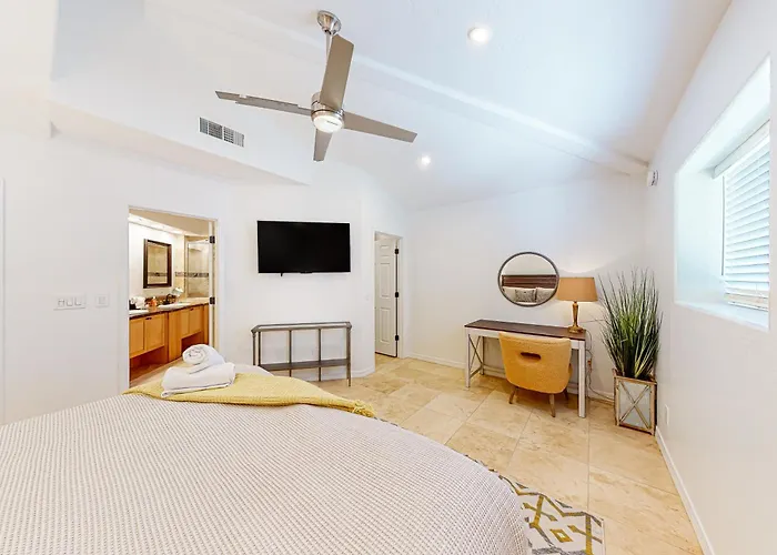 Holiday home Piestewa Getaway *